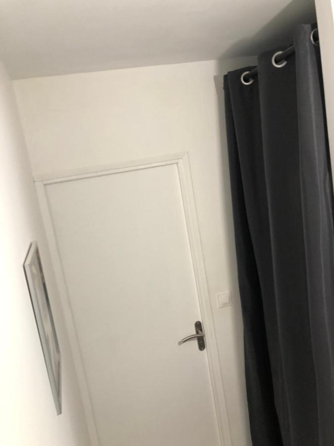 Cosy Appartement Au Plein Centre De Ruffec Exterior photo